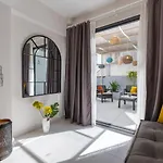 Ezgi's With Private Garden In Apartament