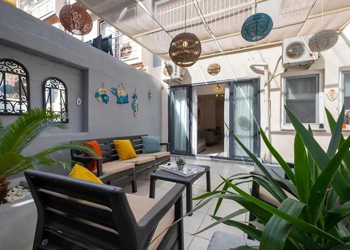 דירה Ezgi's With Private Garden In