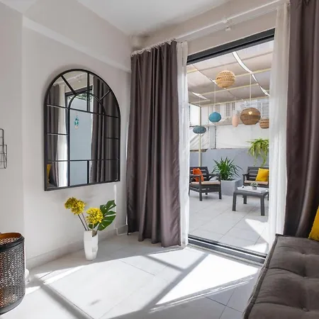 Ezgi's With Private Garden In Apartment